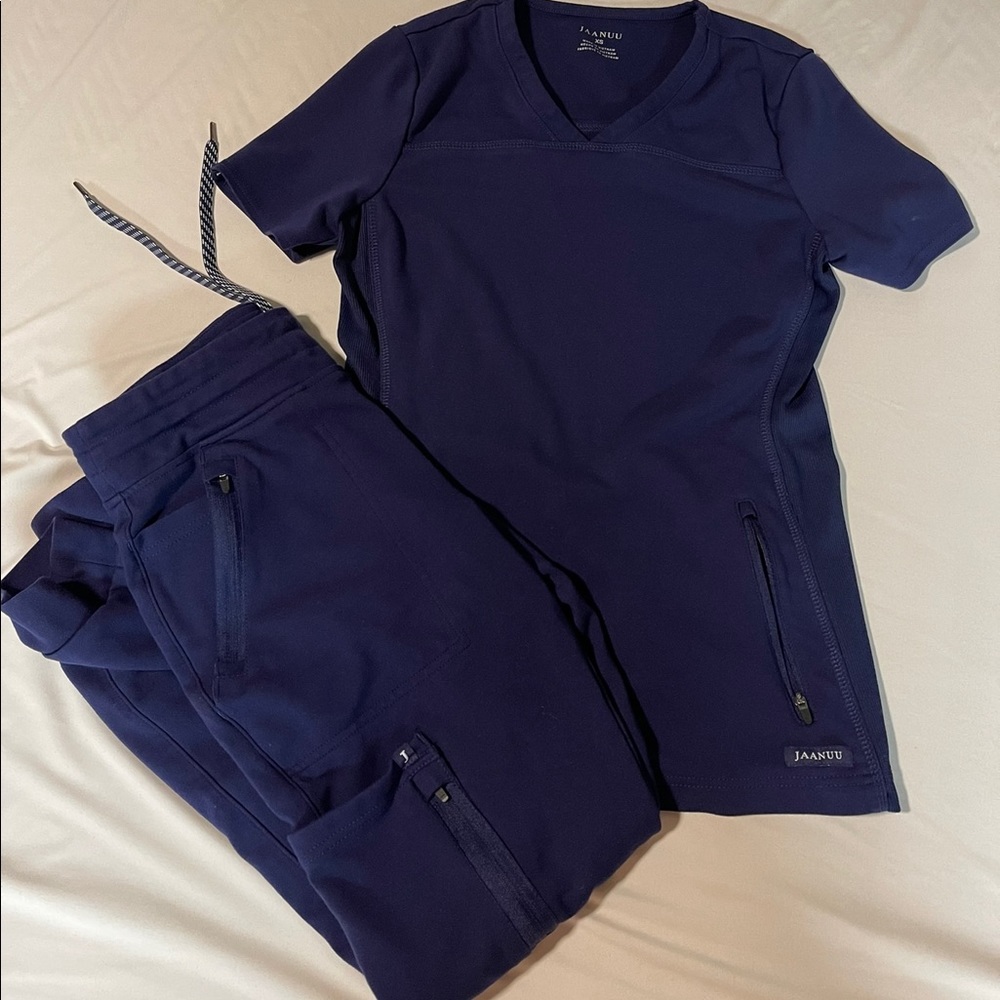 * Jaanuu size extra small scrub set *